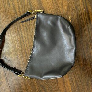 Madewell The Leather Carabiner Crossbody Sling Bag